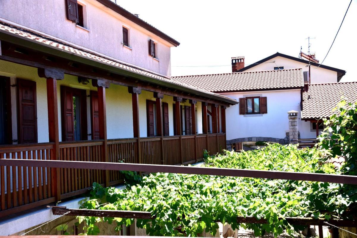 Villa Tourist Farm Skerlj Dutovlje Exterior foto